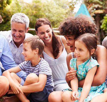 A family gathers outside and enjoys low energy rates from AEP Energy in Cleveland, Ohio.