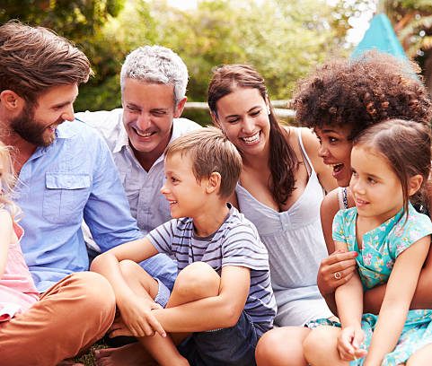 A family gathers outside and enjoys low energy rates from AEP Energy in Cleveland, Ohio.